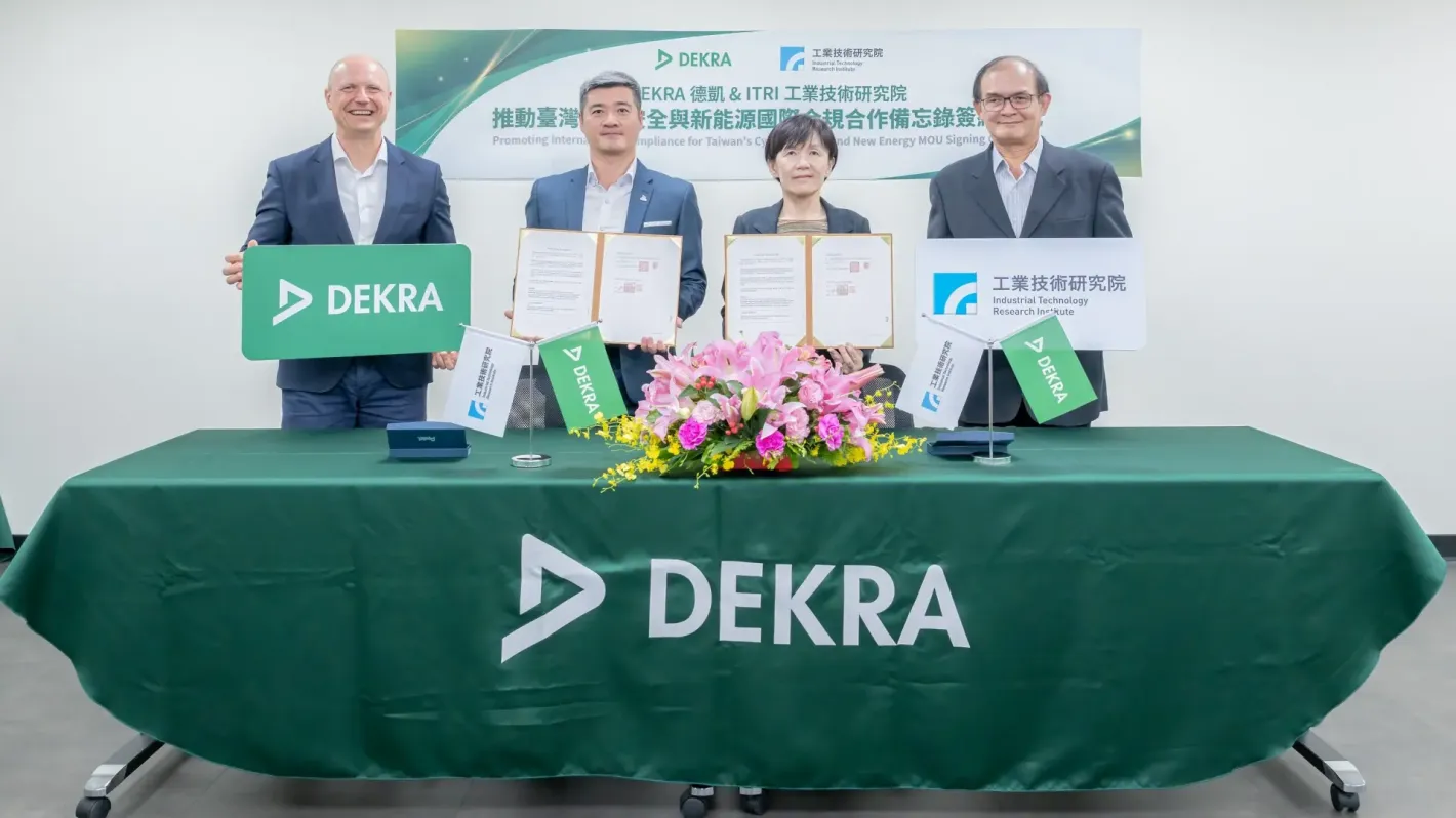 DEKRA德凱與工研院簽署合作備忘錄，攜手推動臺灣資訊安全與新能源產品國際合規驗證合作。圖左起為 DEKRA德凱集團執行長 Stan Zurkiewicz、DEKRA德凱台灣董事總經理李俊儀、工研院量測技術發展中心執行長藍玉屏、工研院副院長胡竹生。